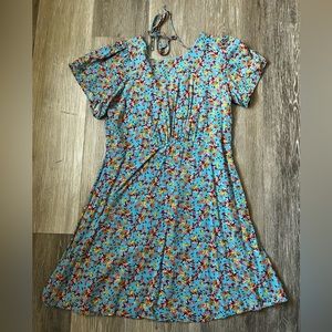Loft floral dress with back zipper, neck tie, and pockets!